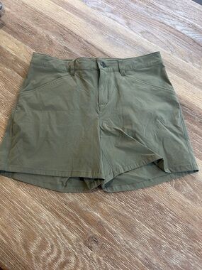 NWT Patagonia Quandary Fatigue Green Athletic Shorts size 10